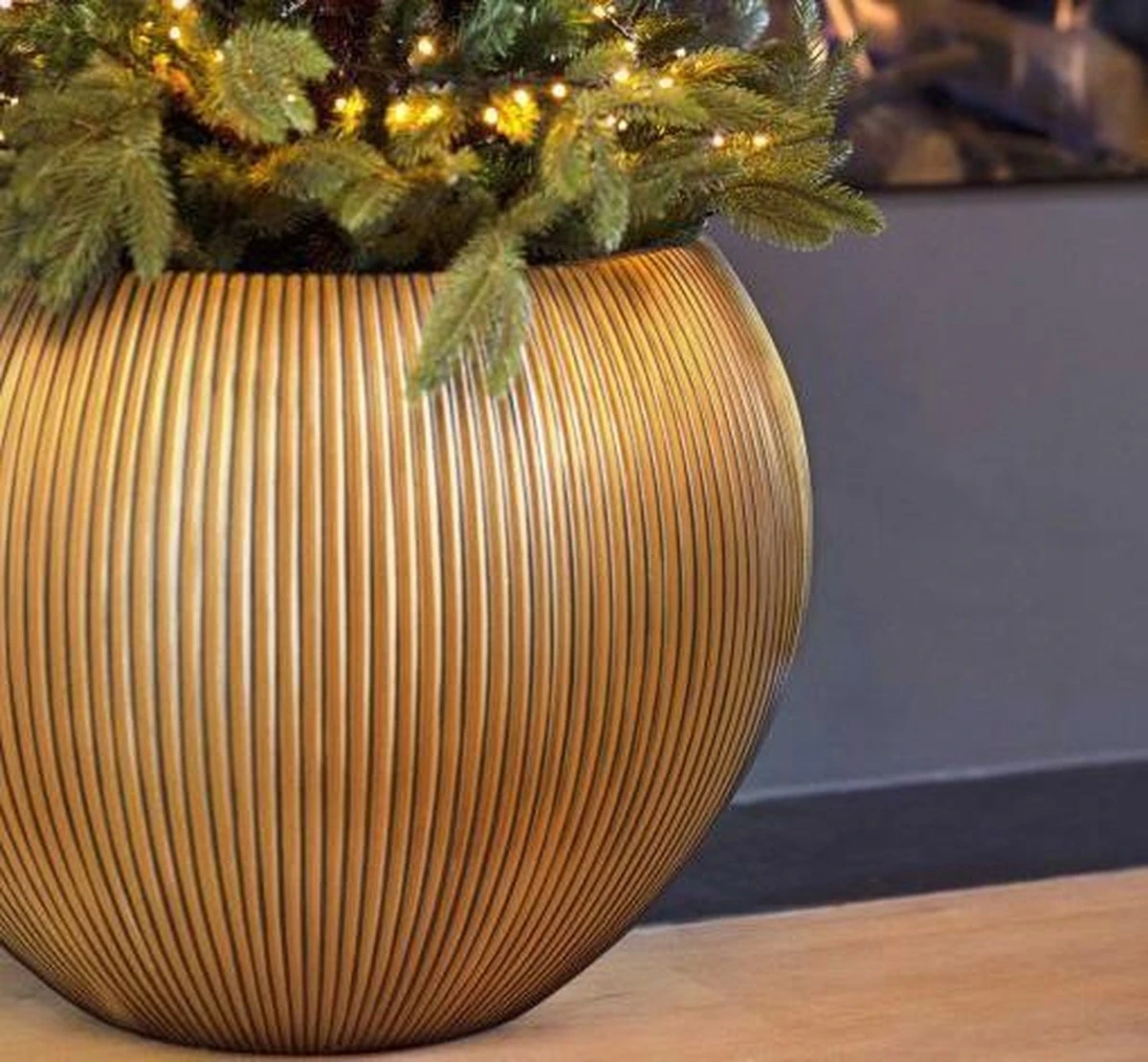 Capi Europe - Vaas Bol Groove XL - 63x51 - Goud - Bloempot Voor Binnen - Opening ⌀42 - GVGB271 6 Capi Europe - Vaas Bol Groove XL - 63x51 - Goud - Bloempot Voor Binnen - Opening ⌀42 - GVGB271 - Afbeelding 4