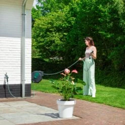 VONROC Automatische Slanghaspel – Incl. 25m Tuinslang, Aansluitslang, Spuitstuk, Koppelingen & Kraanaansluiting -Tuin Verkoop 1200x1200 1279