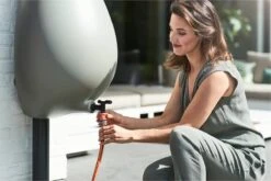 Elho Pure Raindrop 70L - Geel/Oker -Tuin Verkoop 1200x800 380