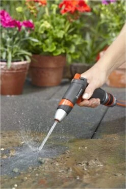 GARDENA - Premium Reinigingssproeier Spuitpistool - Metaal - Voor Reiniging En Bewatering -Tuin Verkoop 800x1200 108