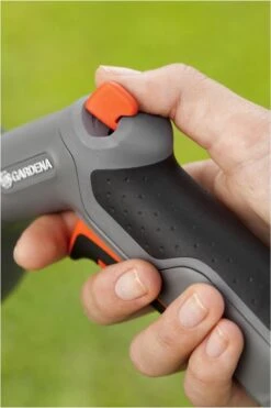 GARDENA - Comfort Reinigingsbroes - Spuitpistool - Traploos Instelbaar -Tuin Verkoop 800x1200 112