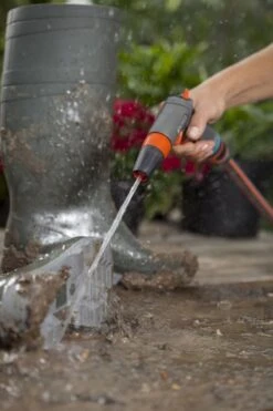 GARDENA - Comfort Reinigingsbroes - Spuitpistool - Traploos Instelbaar -Tuin Verkoop 800x1200 113